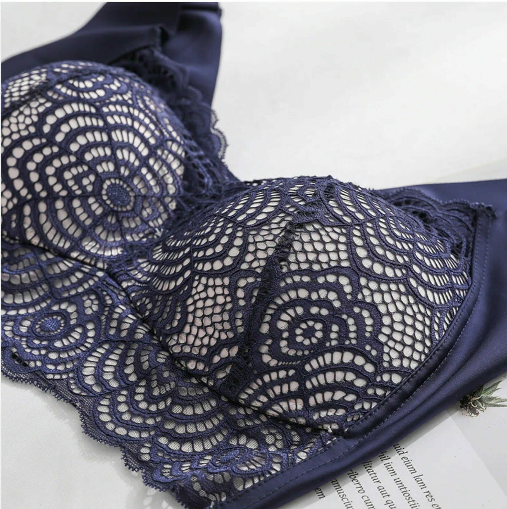 Ultimate Extra Lift Stretch Full-Figure Seamless Lace Cut Bra - Image 41